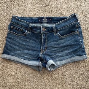 Hollister Shorts 3” size 7